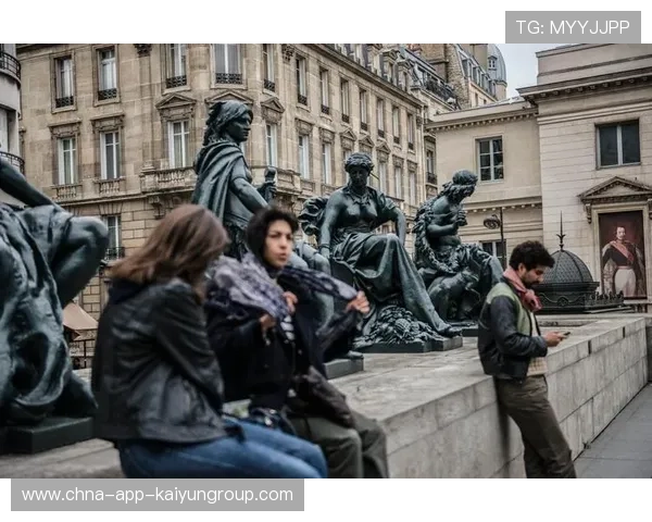 街头开放空间成为巴黎开幕式新宠,法国巴黎街头视频 街头开放空间成为巴黎开幕式新宠,法国巴黎街头视频