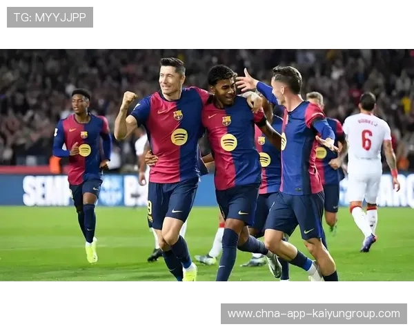 亚马尔右路过人送斜传，助攻莱万抢点破门